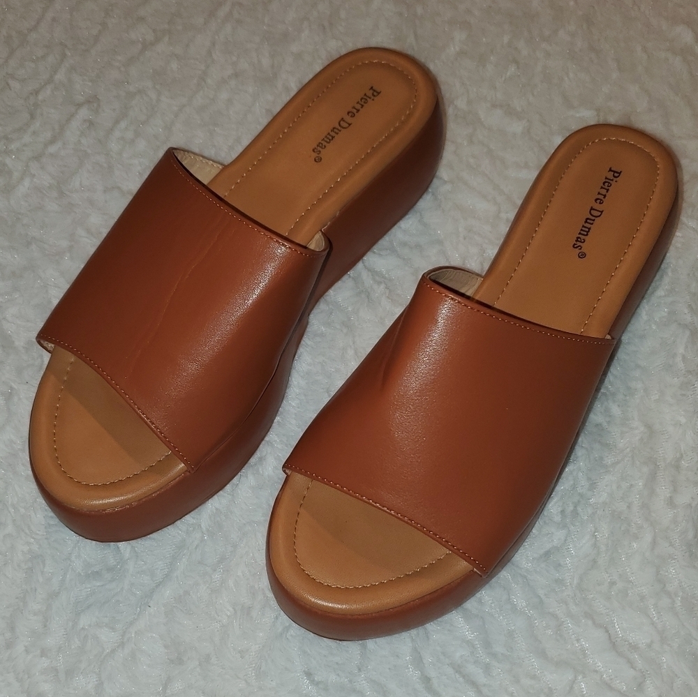 Pierre Dumas NEW size 9 slide sandals tan - Picture 1 of 9